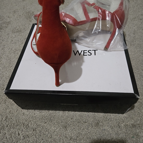 Nine West Women's Red Heels - Picture 4 of 4